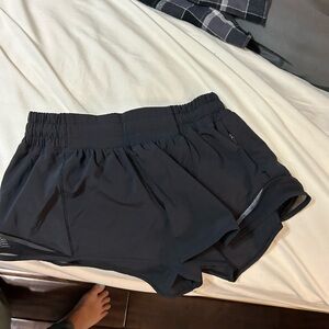 Lululemon hotty hot shorts 2.5 inches linerless